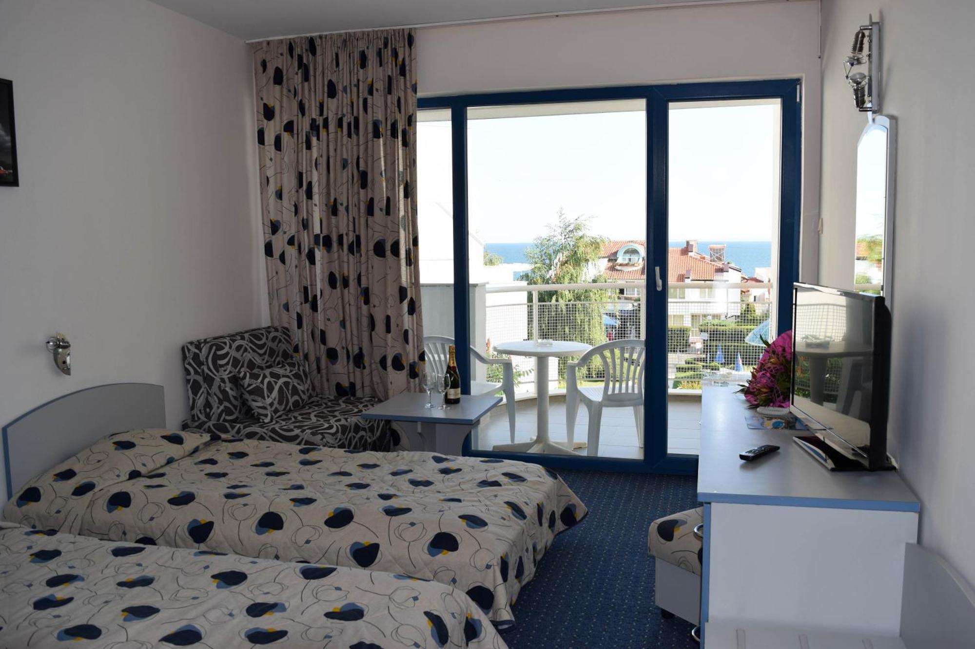 Double or Twin Room,396680799:JPEG