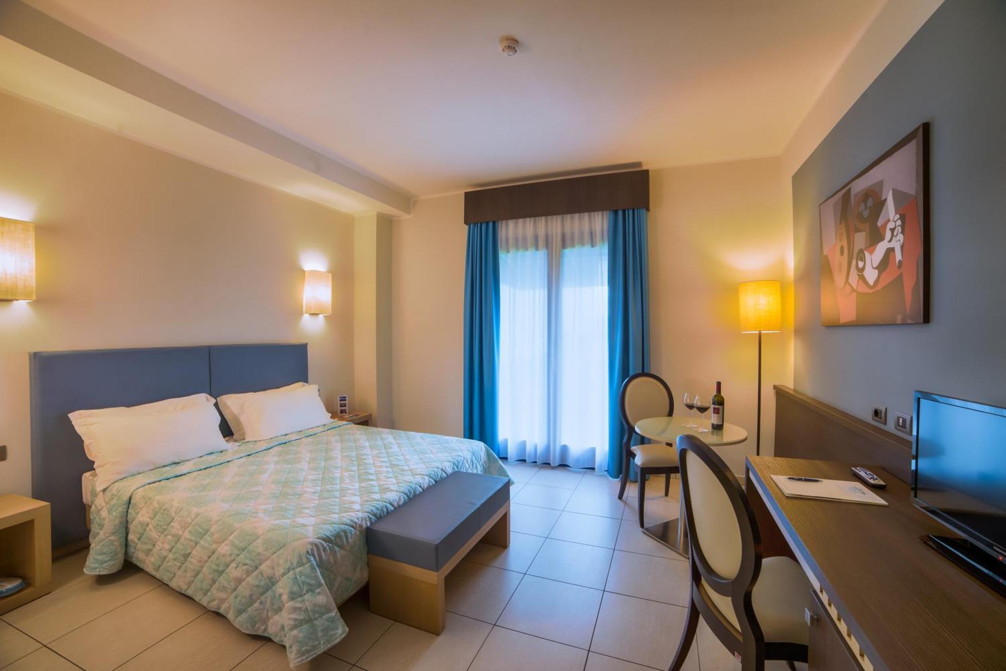 Double or Twin Room Balcony,1433401120:JPEG