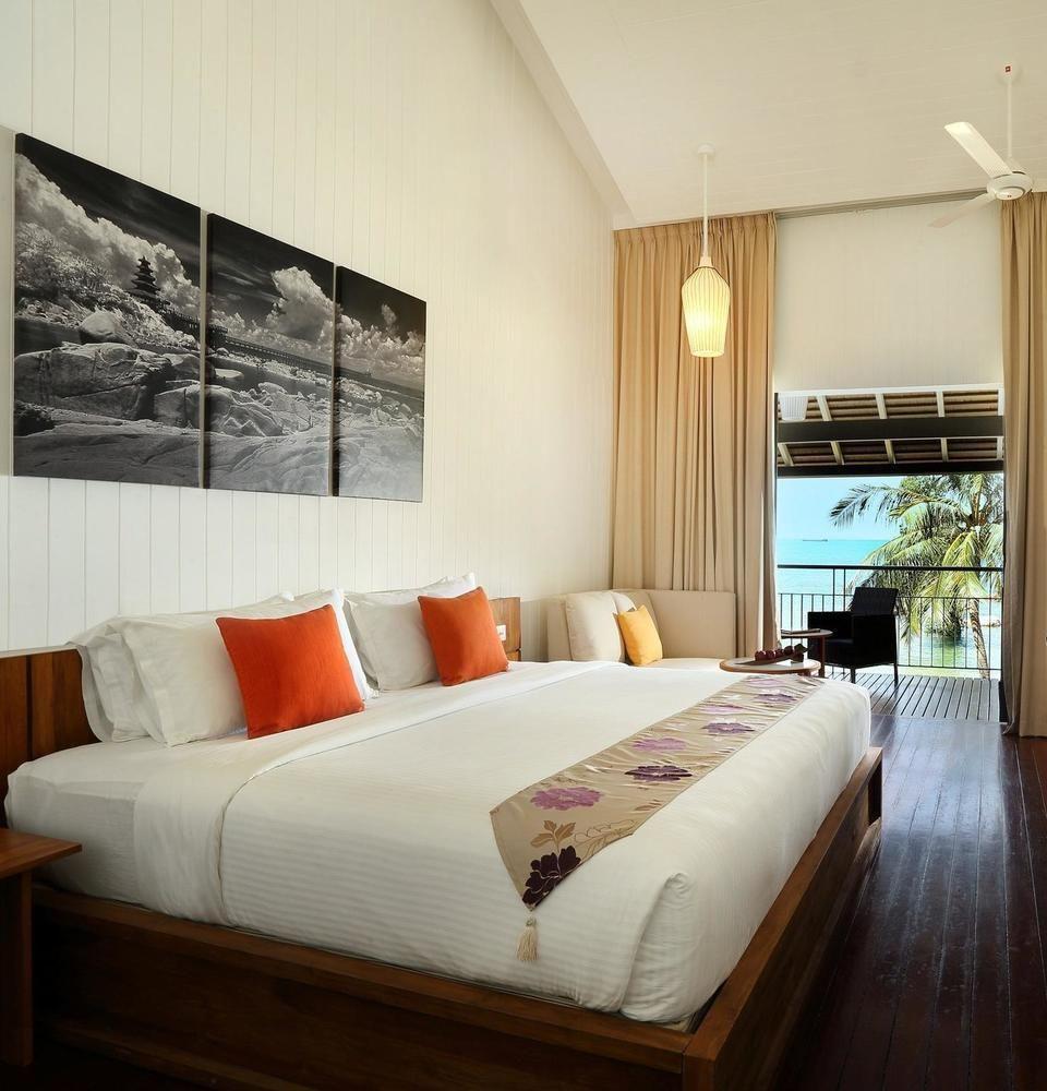 Riani Deluxe Beachfront
