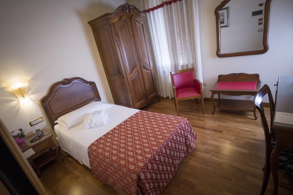 Single Room,537839091:JPEG