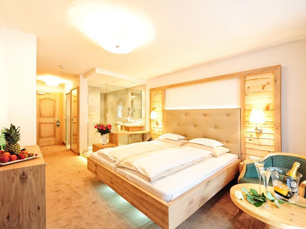 Modernes Doppelzimmer B