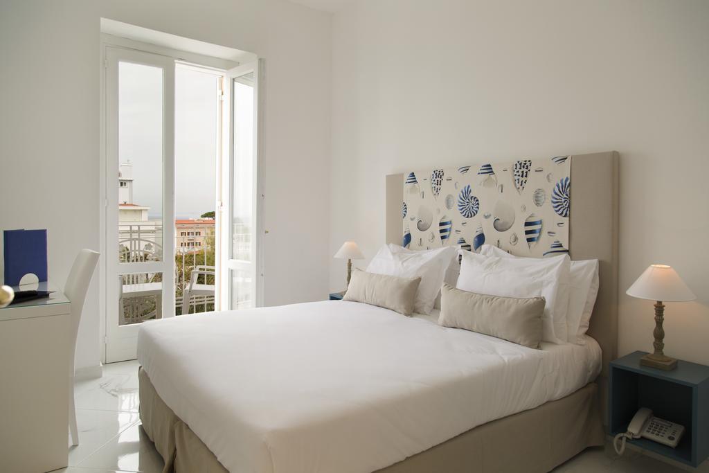 Standard Double or Twin Room,685706112:JPEG