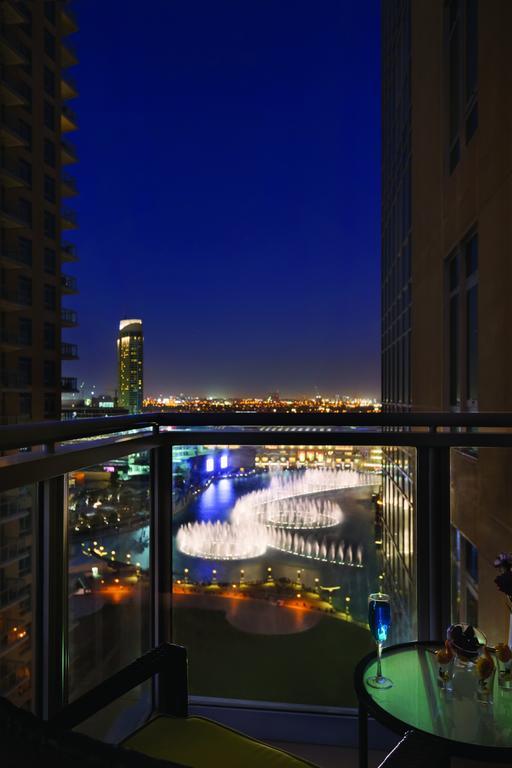 1 Bedroom, Balcony King, Fountain View, Smoking