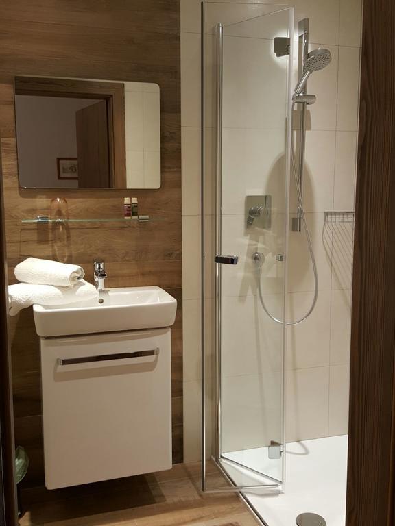 Deluxe Double Room Extra Bed,347610985:JPEG