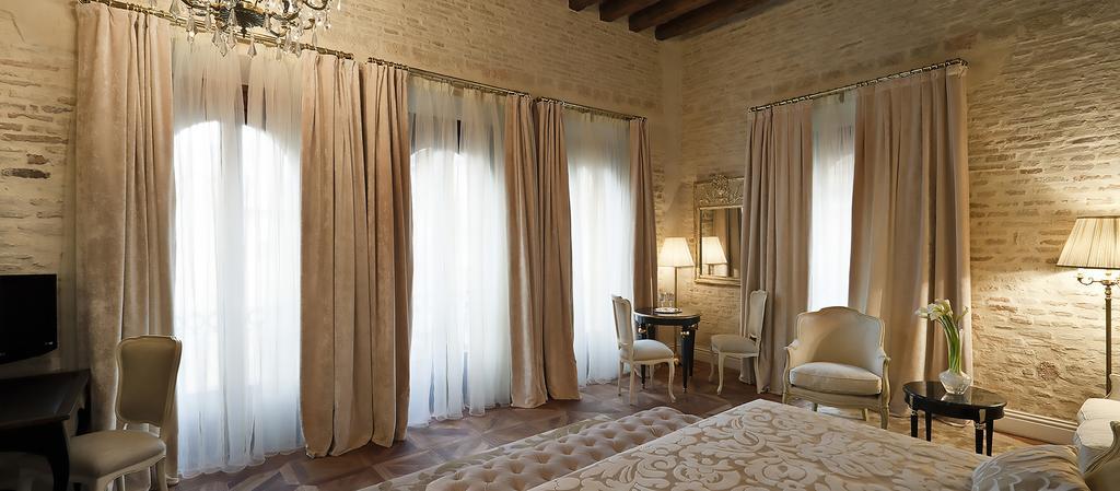 Suite 1800 with Terrace and Jacuzzi®