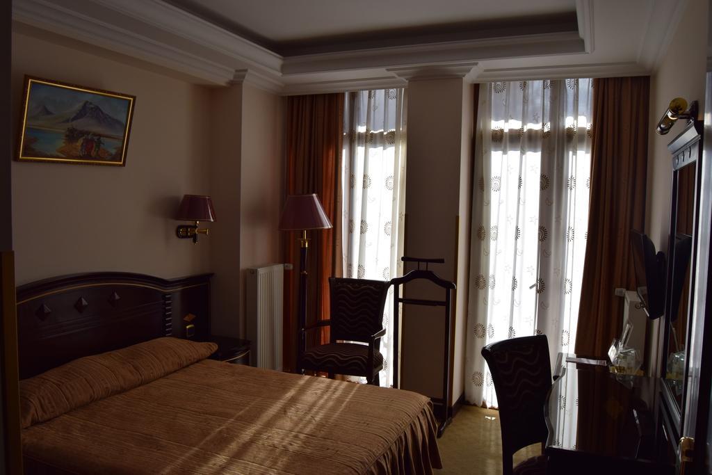 Familiensuite mit 2 Schlafzimmern (2 Erwachsene + 2 Kinder)