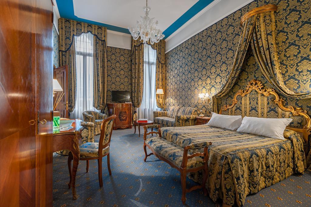Deluxe Double Room with Canal View