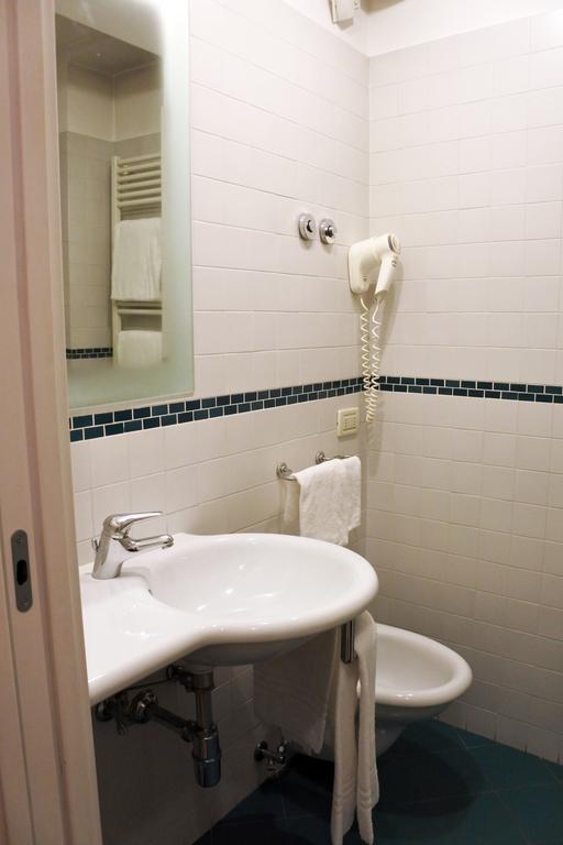 Double or Twin Room Private Bathroom
