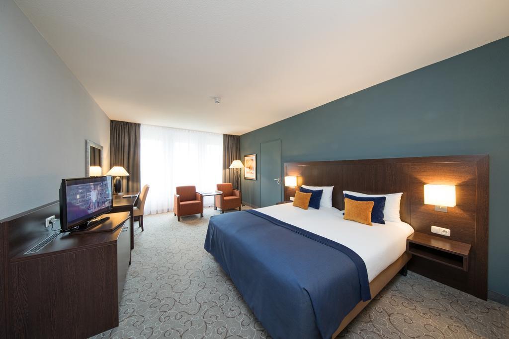 Standard Double Room,688303722:JPEG