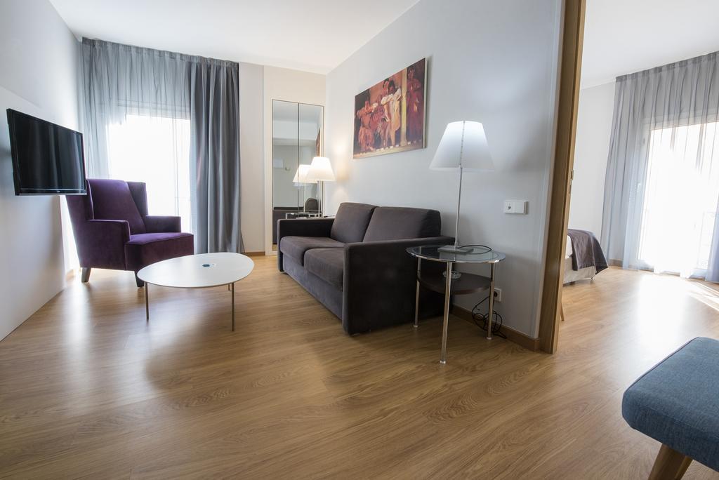 Family Room,399462546:JPEG