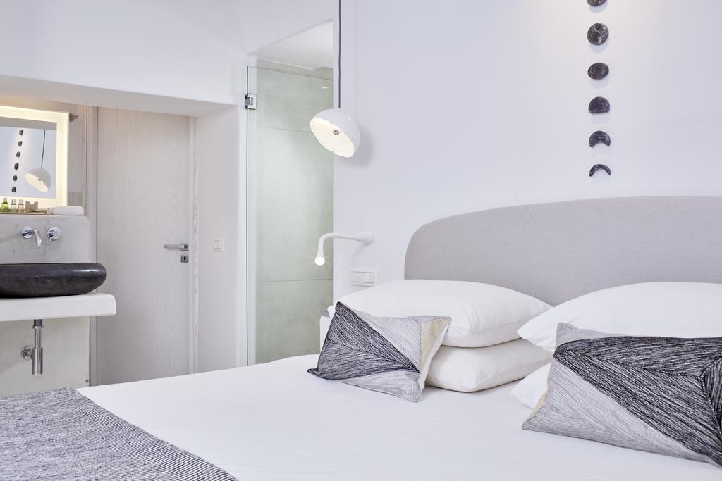 Grand Honeymoon Suite with indoor jetted tub