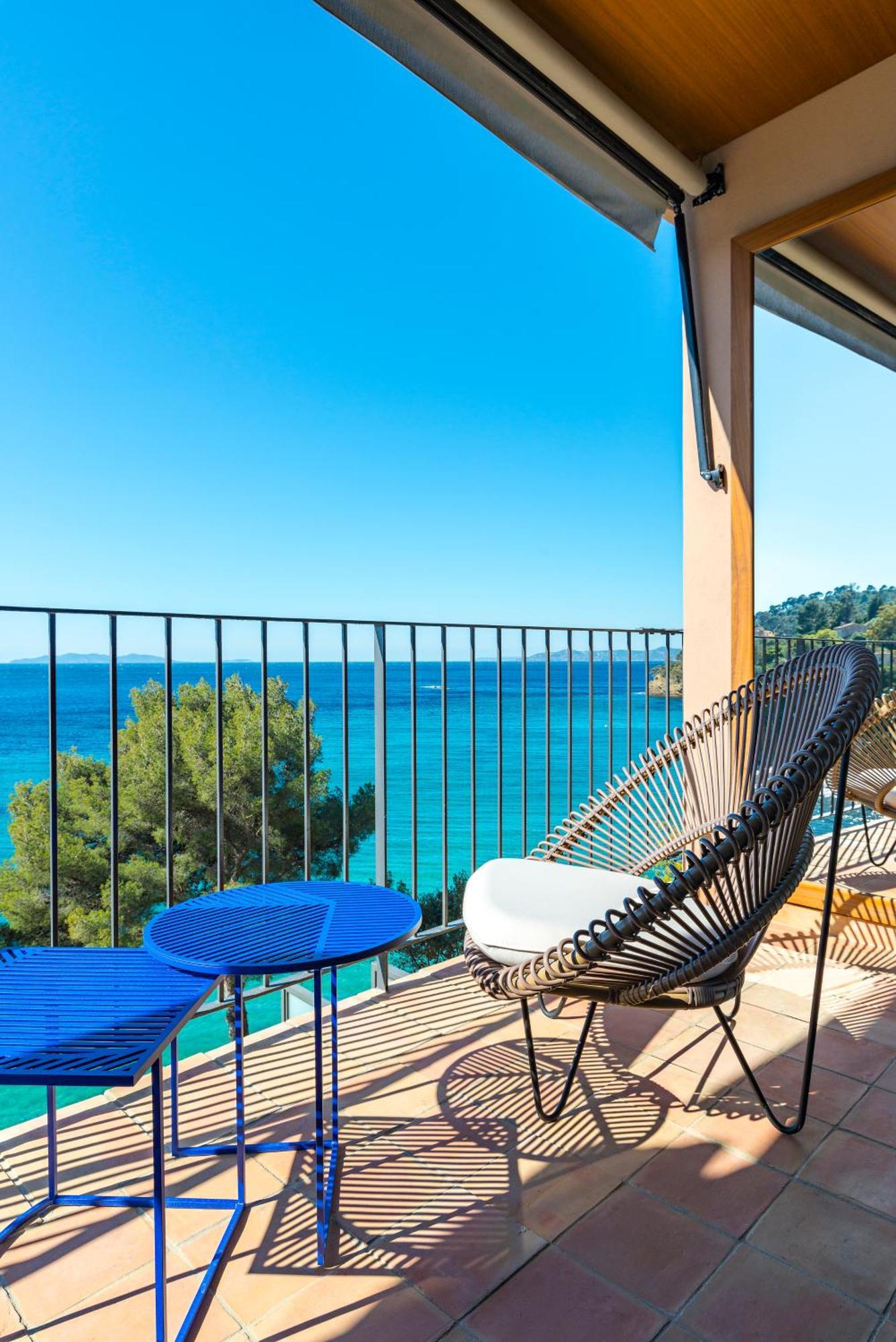 Room 32 m2 with Balcony - Sea View