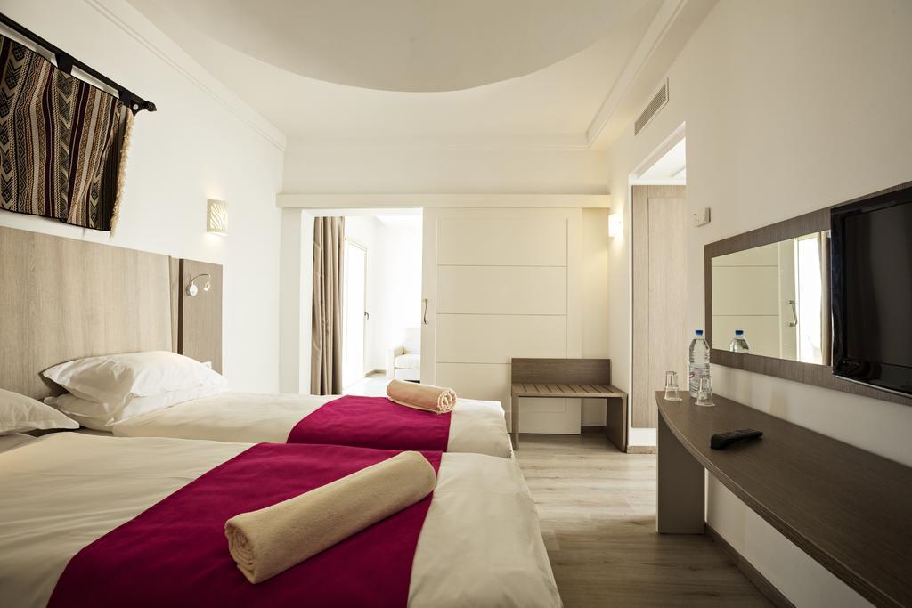 Quarto Familiar com Vista Mar