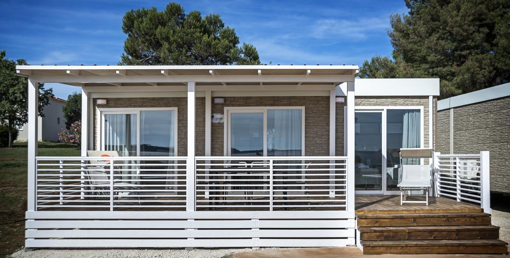 Deluxe Two Bedroom Mobilhome with Seaview