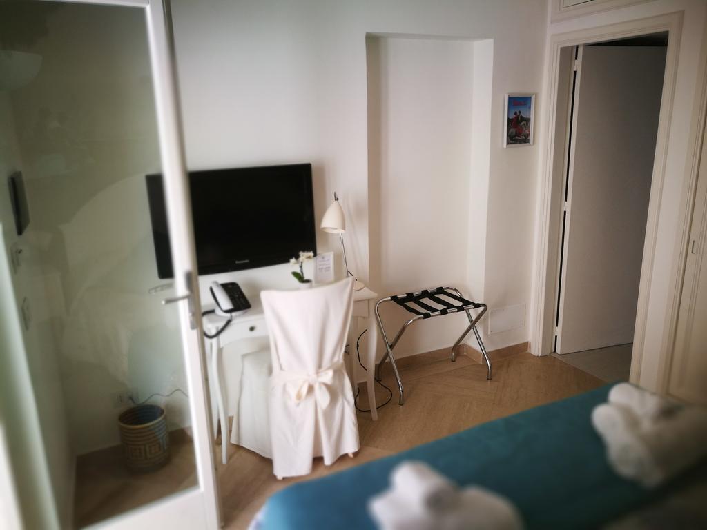 Deluxe Double Room Bath,407238438:JPEG