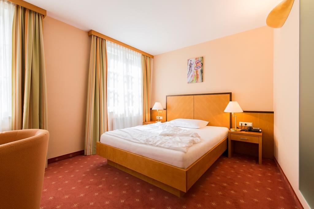 Single Room,766479694:JPEG