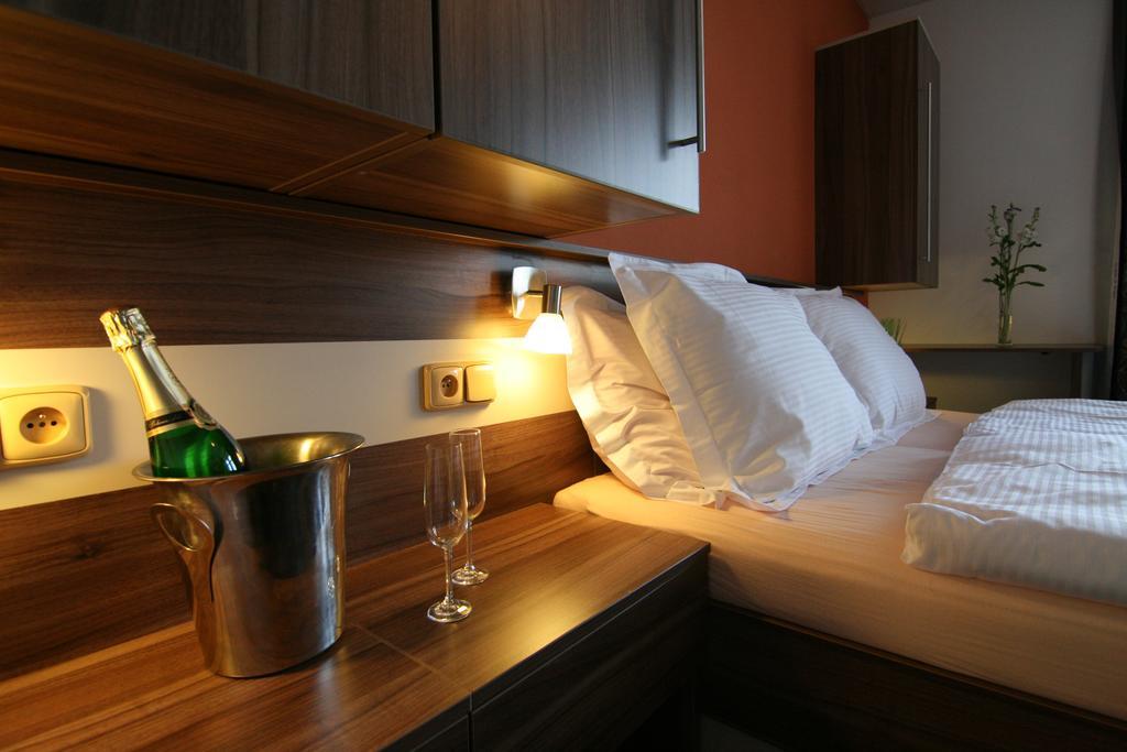 Executive Triple Room with AC