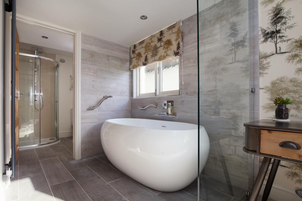 Deluxe King Suite
