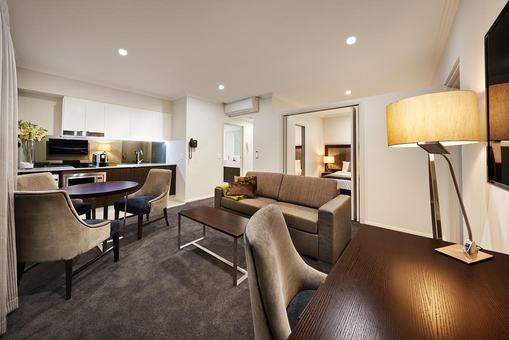 Deluxe One-Bedroom Apartment