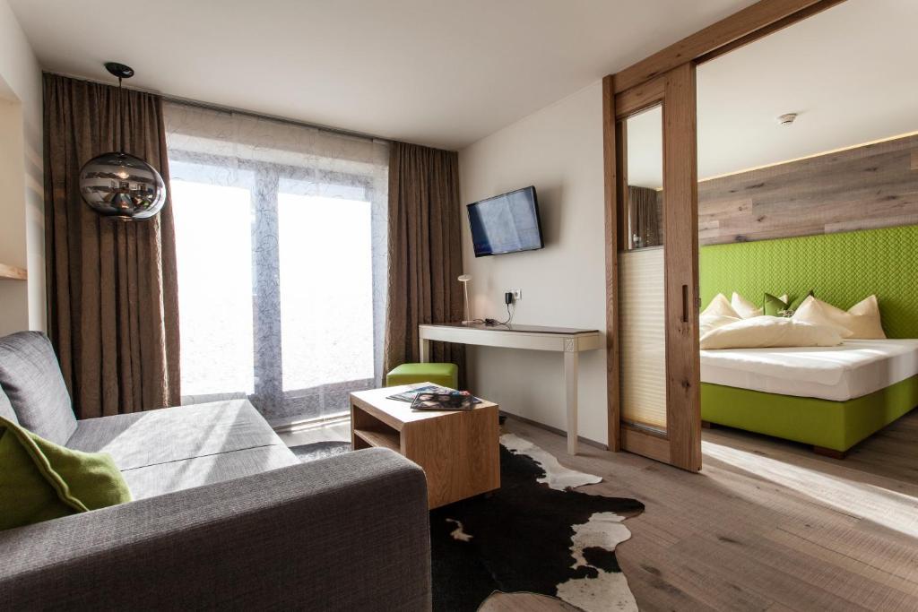 Junior Suite,1615658885:JPEG