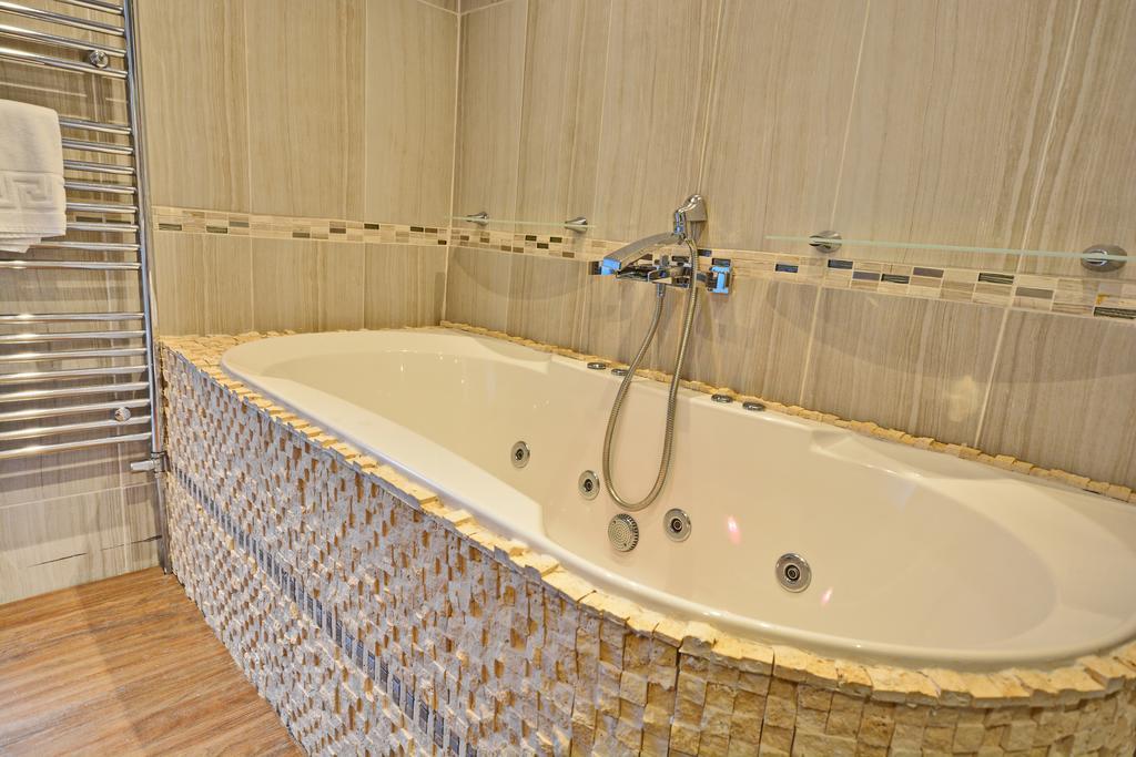 Deluxe Double Room with Jacuzzi