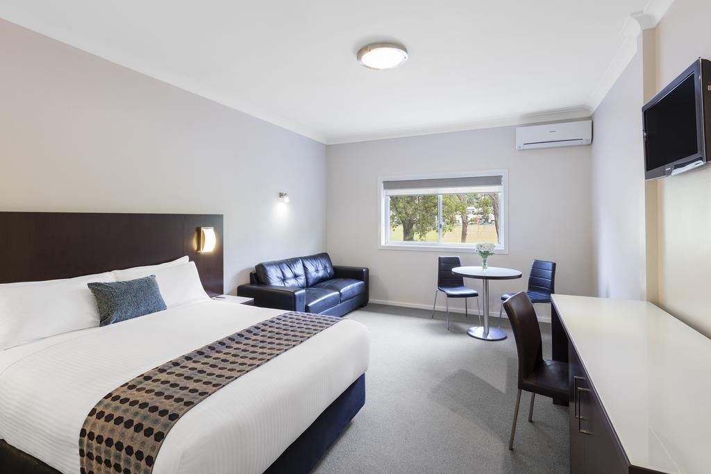 Deluxe Queen Room