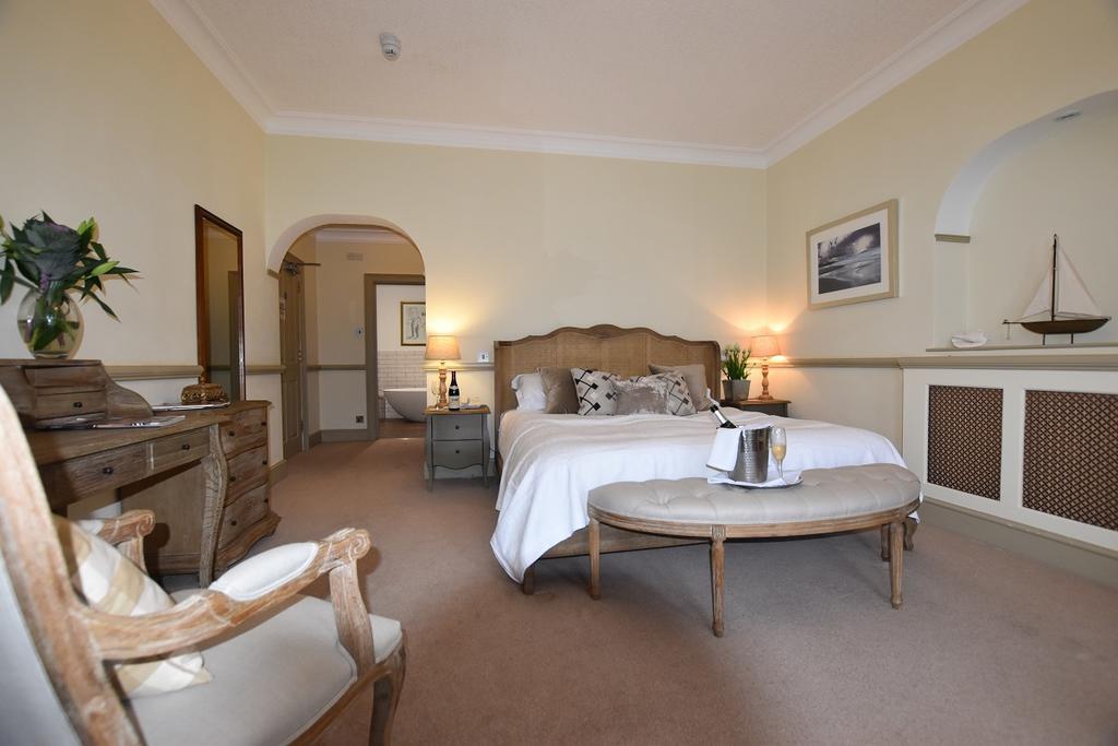 Deluxe Suite Bay Room