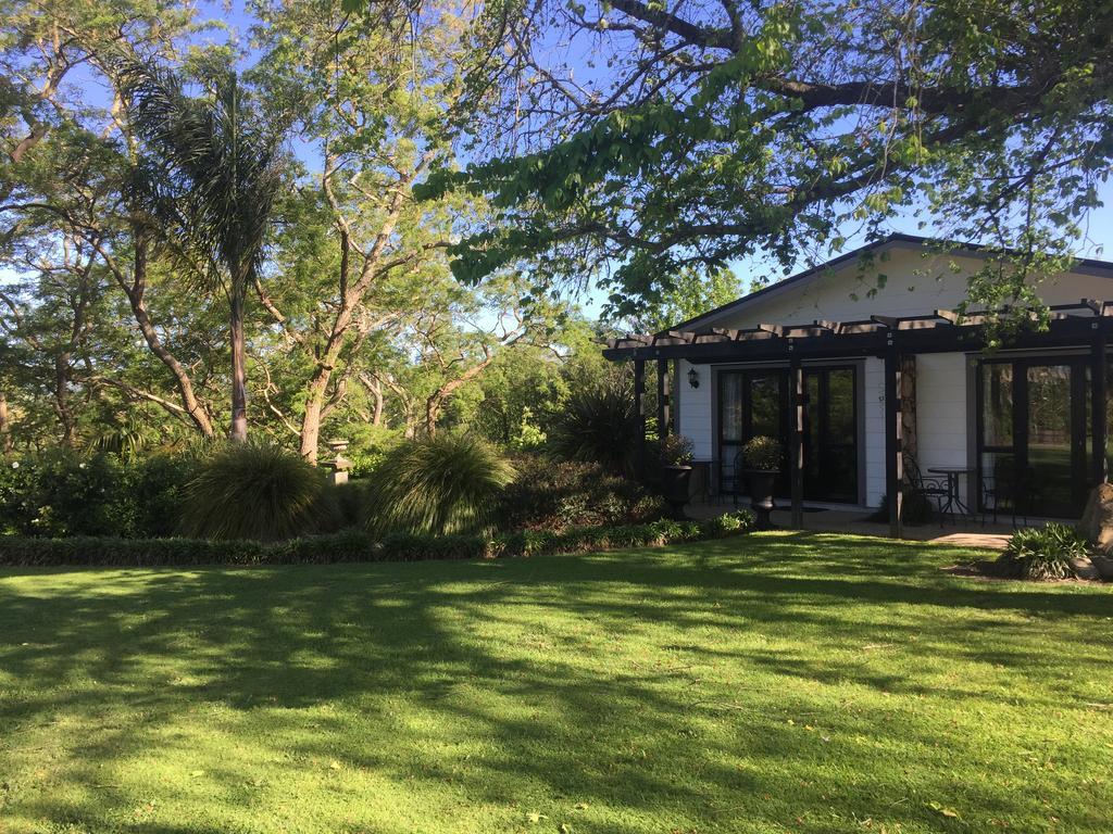 Acacia Queen Suite