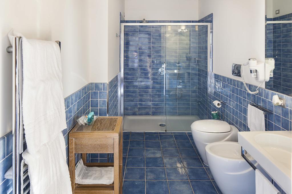 Junior Suite with Side Sea View
