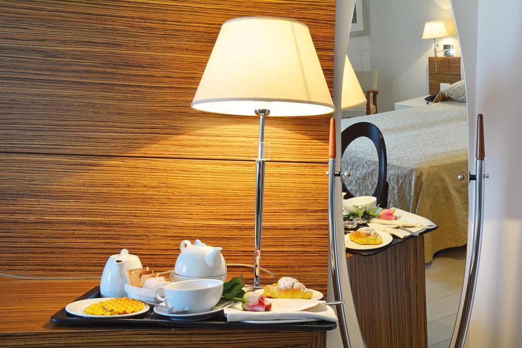 Double or Twin Room,113500562:JPEG