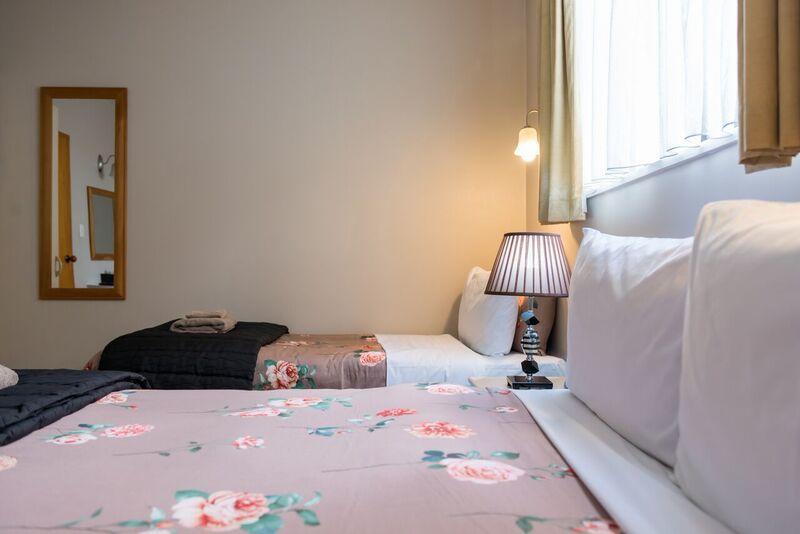 Deluxe One-Bedroom Apartment