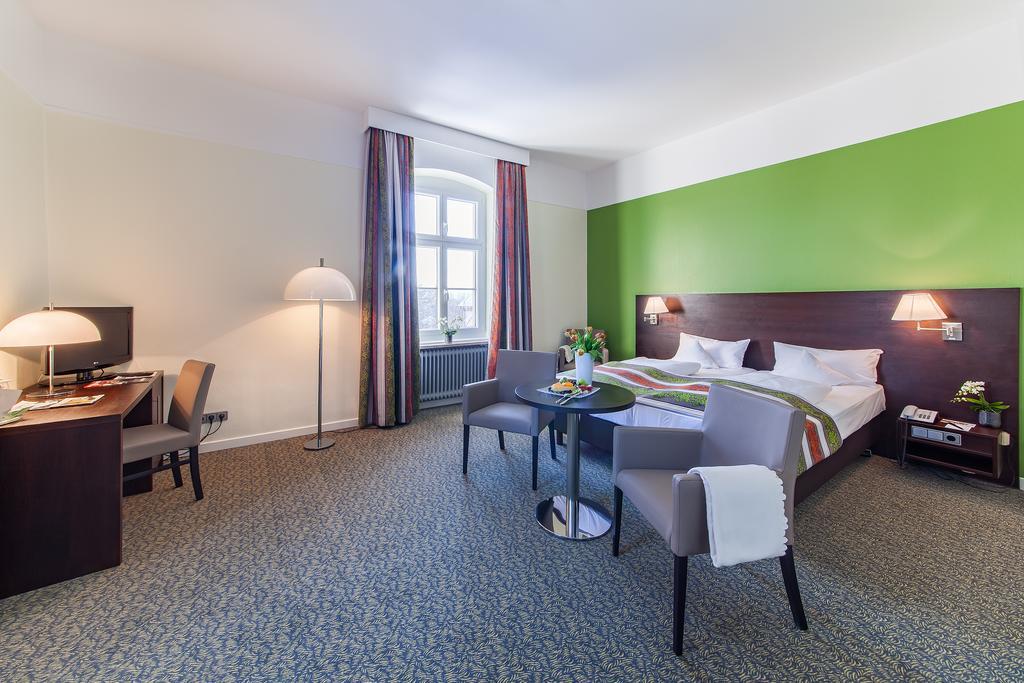 Classic Double Room,451875579:JPEG