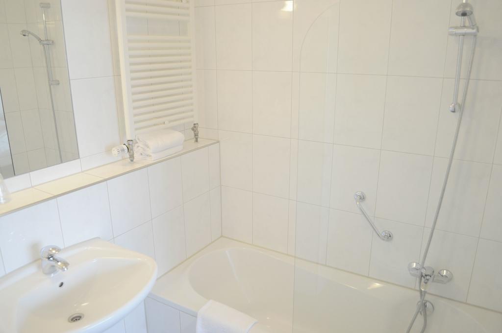 Standaard kamer met 2 aparte bedden – voorzijde hotel,1270787914:JPEG