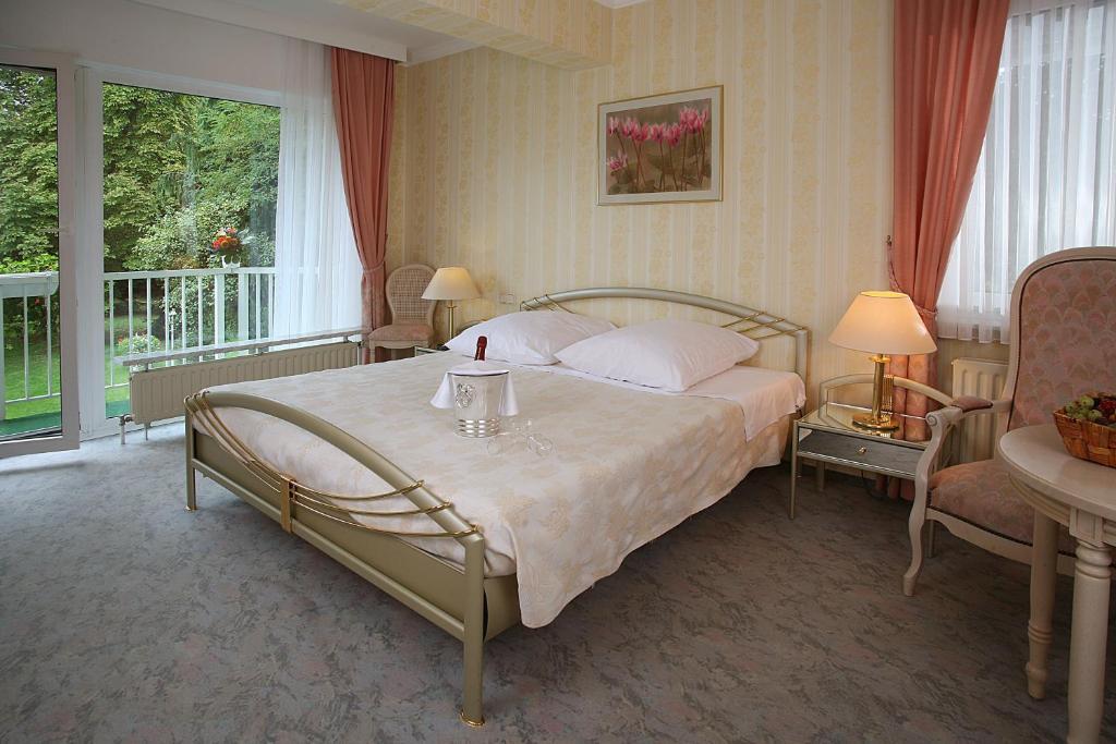 Superior Double or Twin Room,709465567:JPEG
