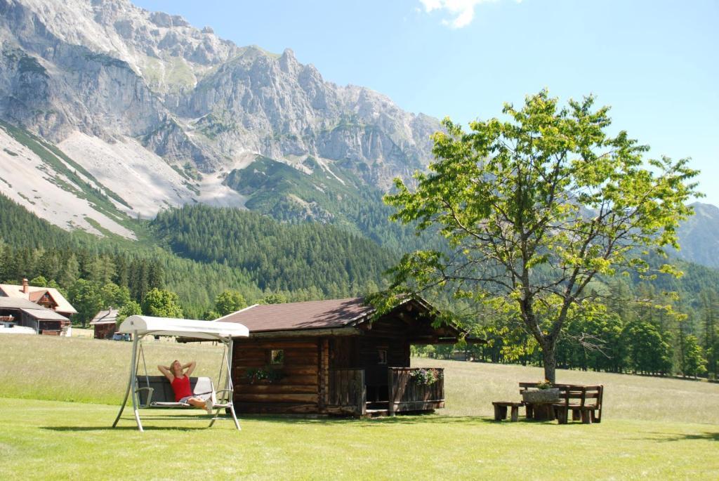 Großes Doppelzimmer mit Bergblick