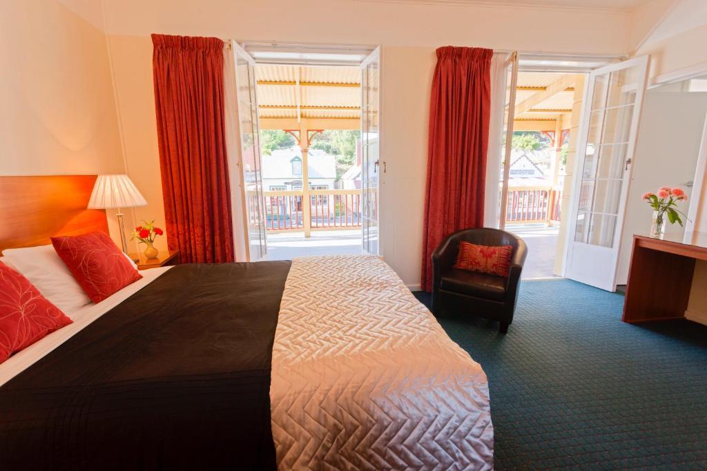 Standard Queen Room