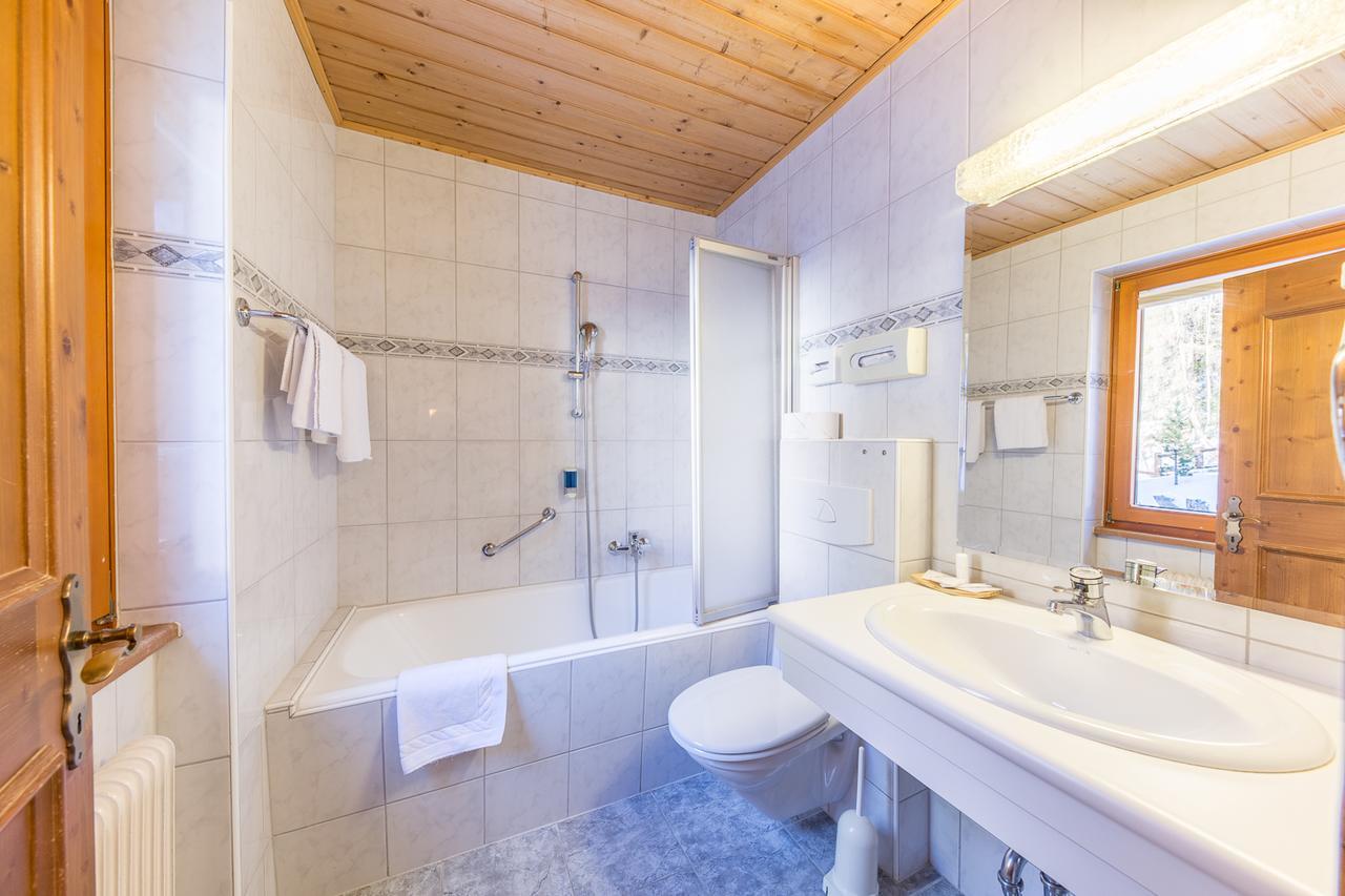 Single Room,520226076:JPEG