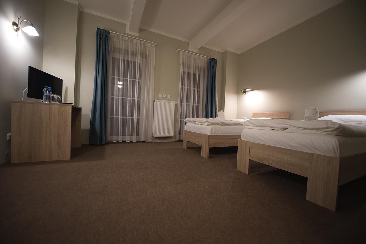 Zweibettzimmer mit eigenem Bad