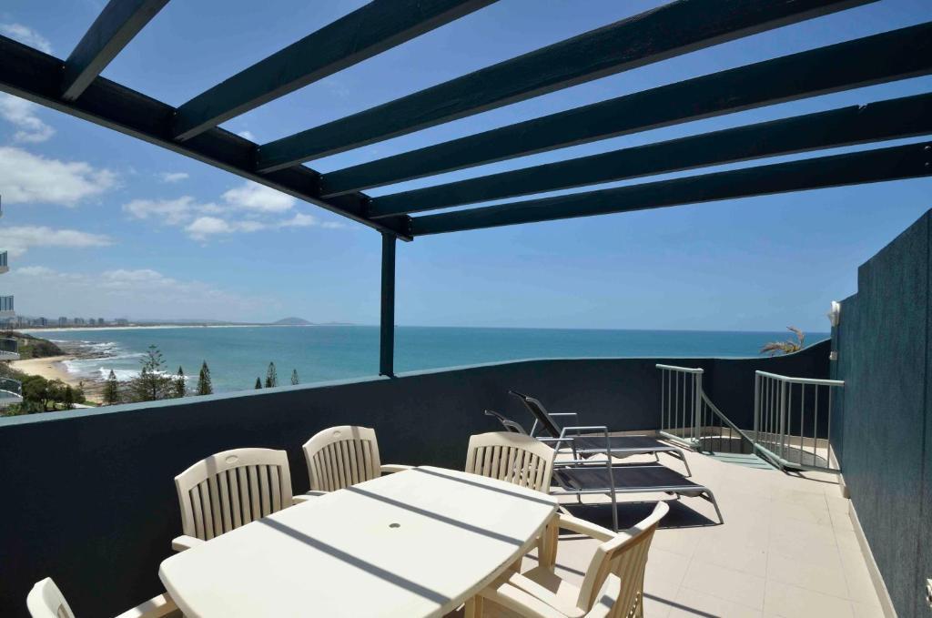 Two-Bedroom Ocean View Apartment with Rooftop
