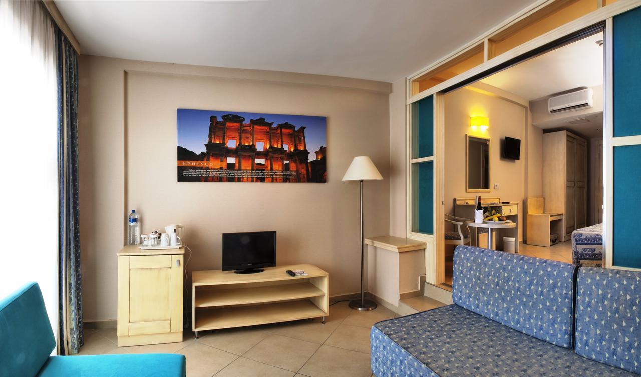 Family Pool Suite