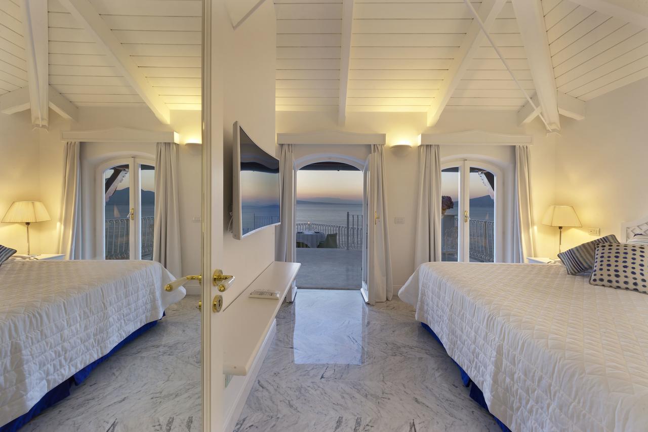 Suite mit Kingsize-Bett und Meerblick