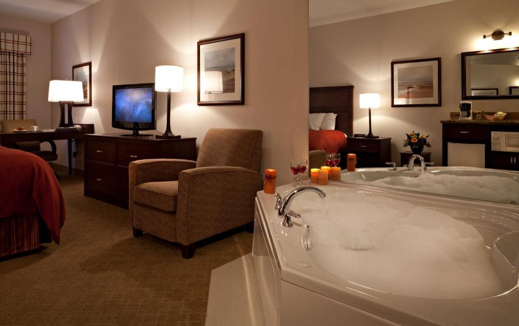King Suite Whirlpool Non-Smoking