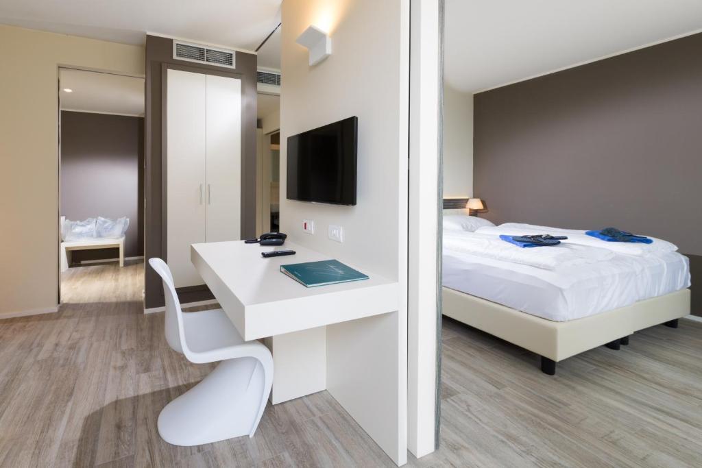 Suite View Annex,81263346:JPEG