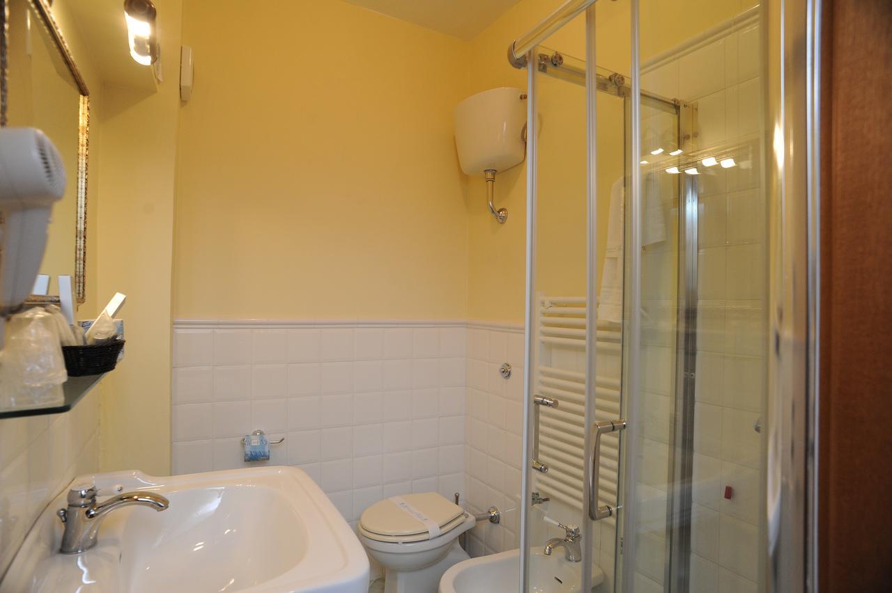 Standard Double Room,610459952:JPEG