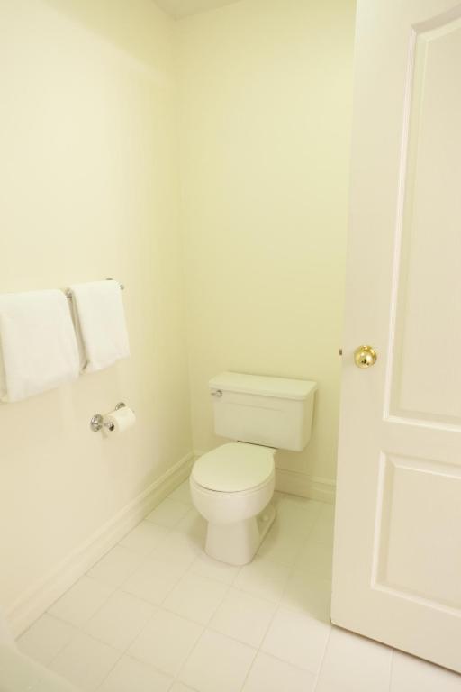 Queen Room - Mountain View