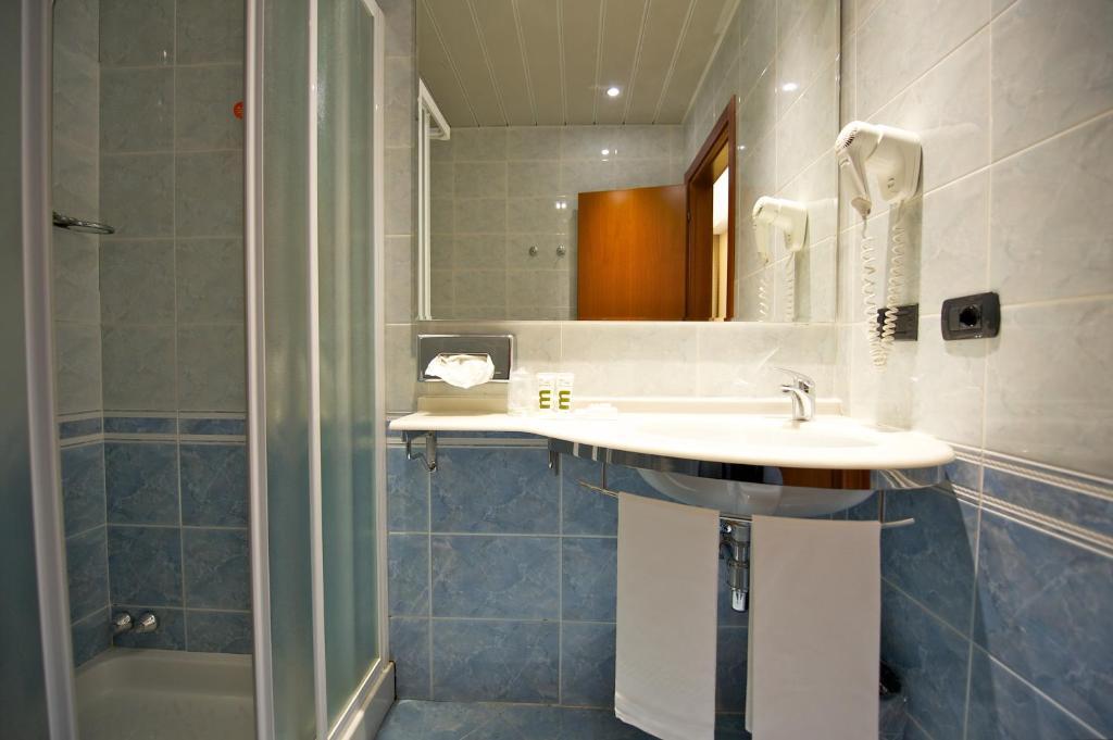 Standard Double Room,705305278:JPEG