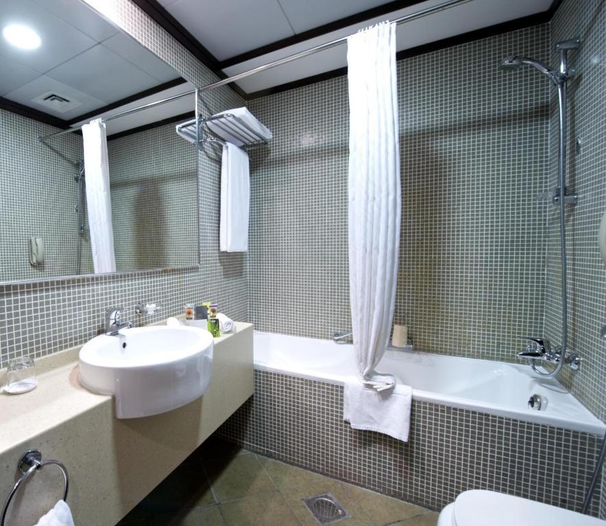 Executive Suite Three Bedroom Maid's Room,124835958:JPEG