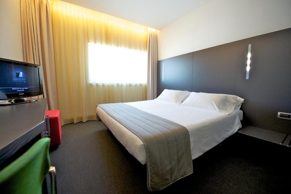 Classic Double Room,1279657540:JPEG