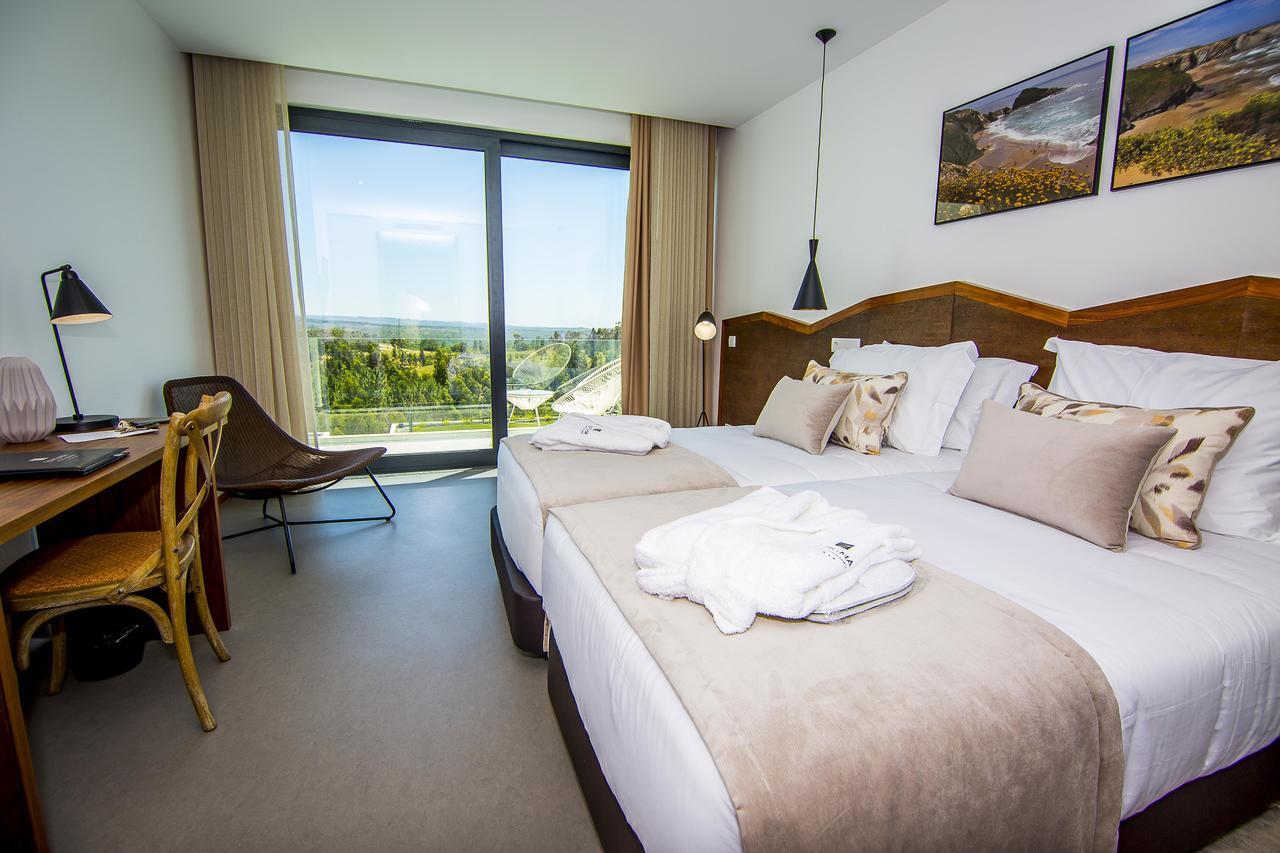 Quarto Duplo com Vista Piscina