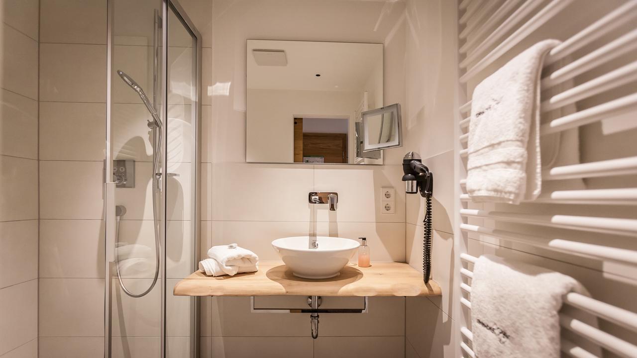 Single Room,632341797:JPEG